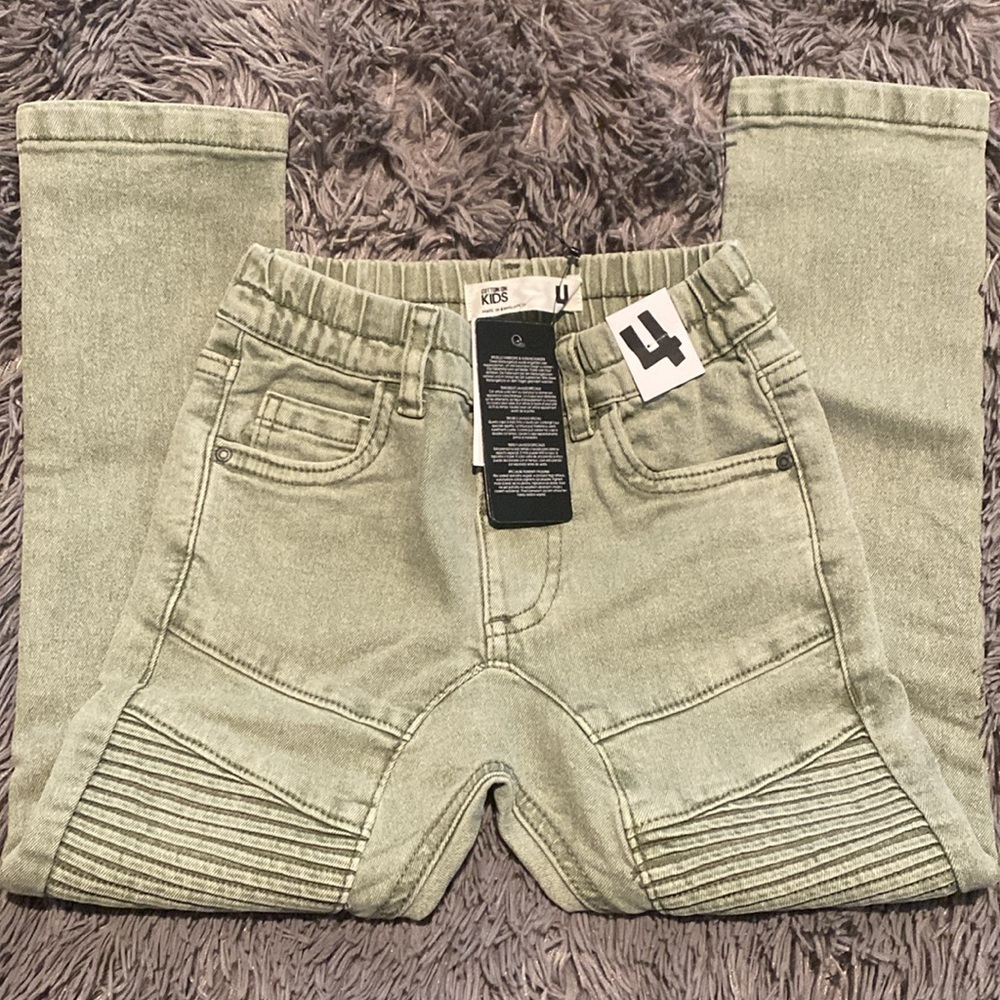Distressed Jeans - Picture 2 of 3
